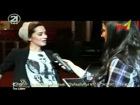 Dafina Zeqiri - Live kangen e Shqipe Abazit e Intervista ne 1 kafe me Labin RTV21